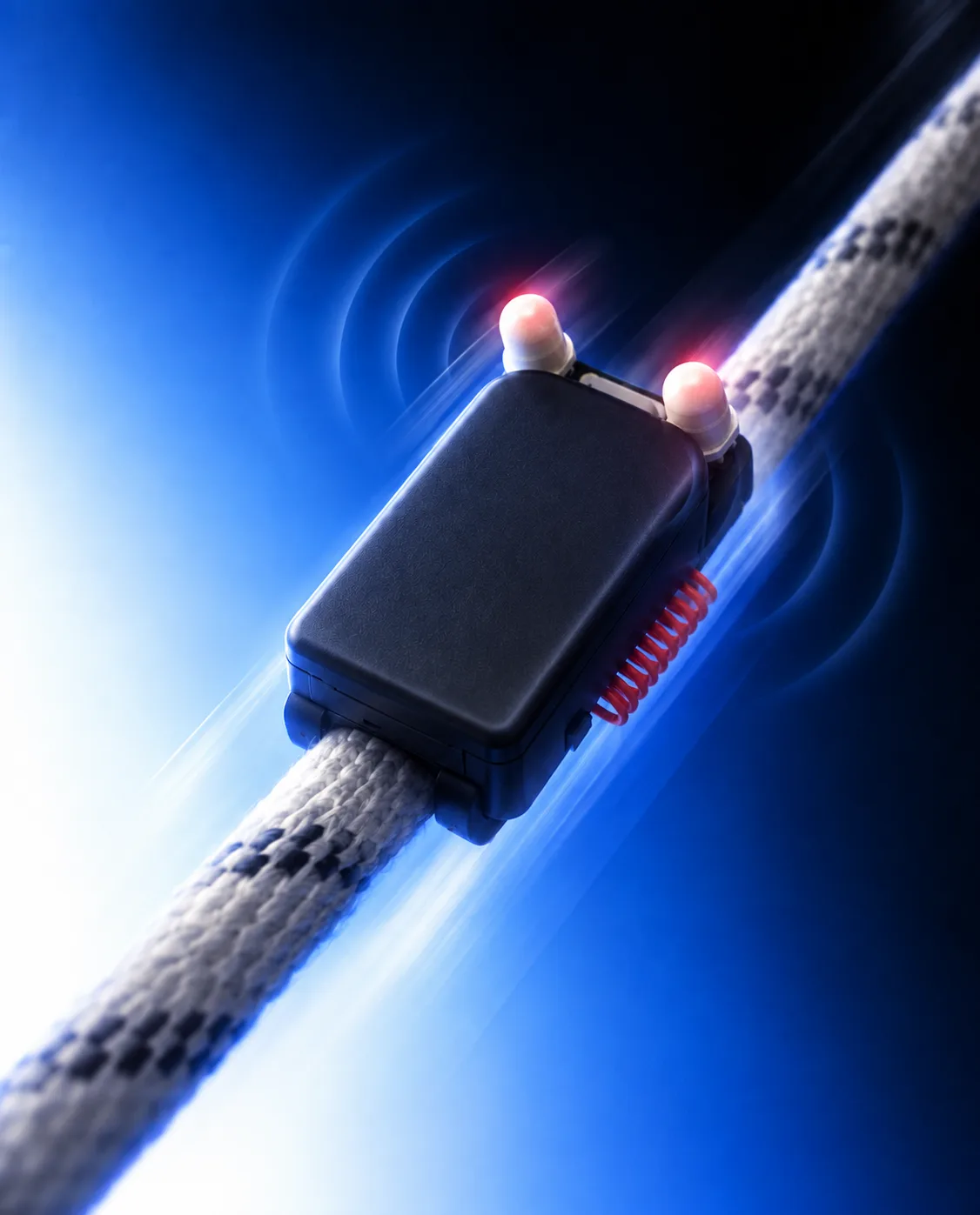Product render of the rope-movement sensor clamped onto a rope, with two indicator lights.